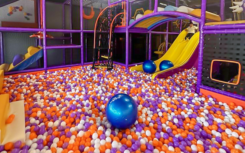 Real indoor play center generating attention through colorful visuals