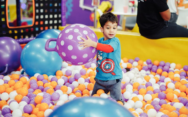 Indoor playground attracting families through social media campaigns
